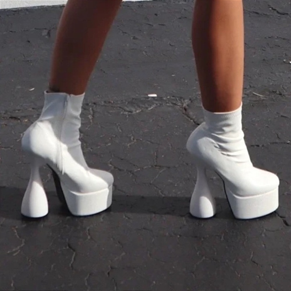 Nasty Gal Sculptural Platform Ankle Boots Womens 7.5 White High Heel Statement